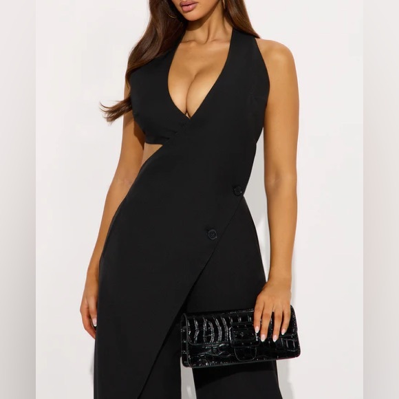 Clarissa Asymmetrical Elegant Halter Jumpsuit NEW 🏷️ - Picture 2 of 3